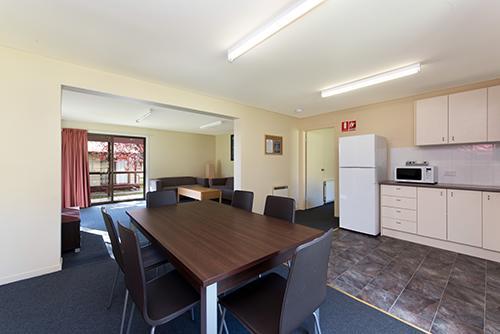 The Station Hotel Jindabyne Room photo
