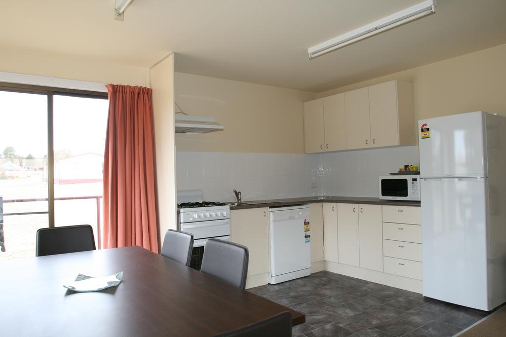 The Station Hotel Jindabyne Room photo